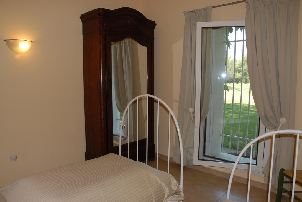 Mas Antonelle Villa Arles Bagian luar foto